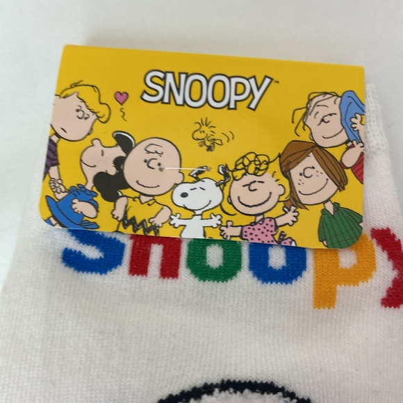 Super cute Snoopy ankle socks Peanuts from Korea fuzzy Snoopy face NWT - Picture 3 of 9